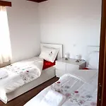 فيلة Luksa *